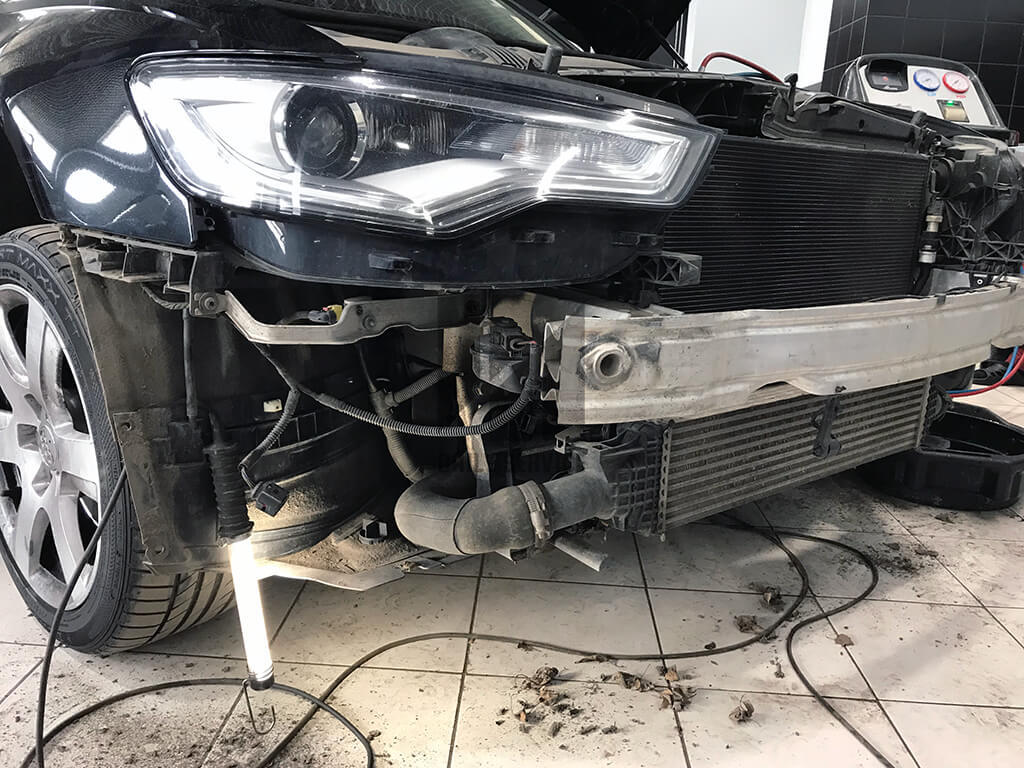 Audi A4 Замена губы переднего бампера